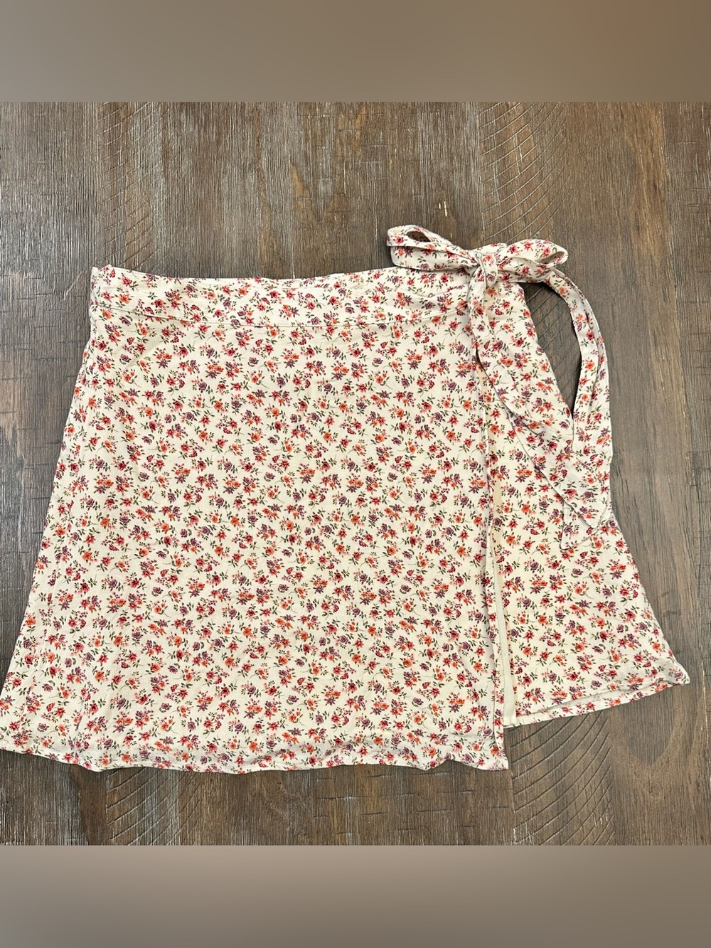 American Eagle Outfitters cream floral mini skirt with small red and brown flowe